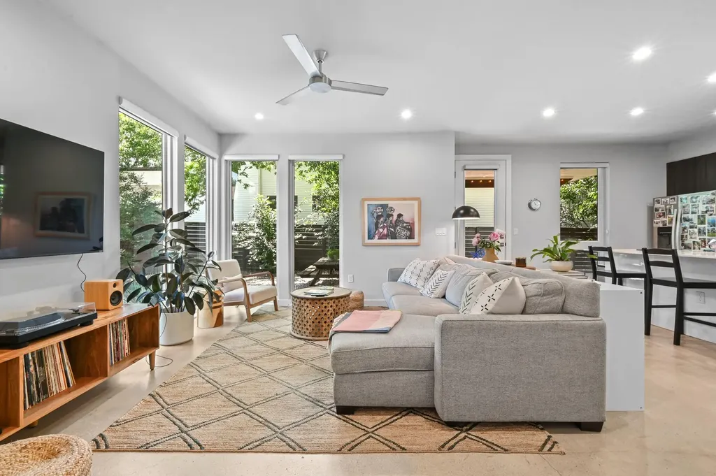 1523 Piedmont Avenue Austin TX 78757
