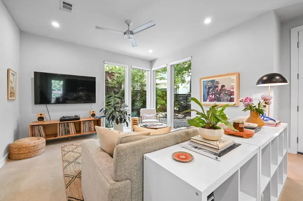 1523 Piedmont Avenue Austin TX 78757