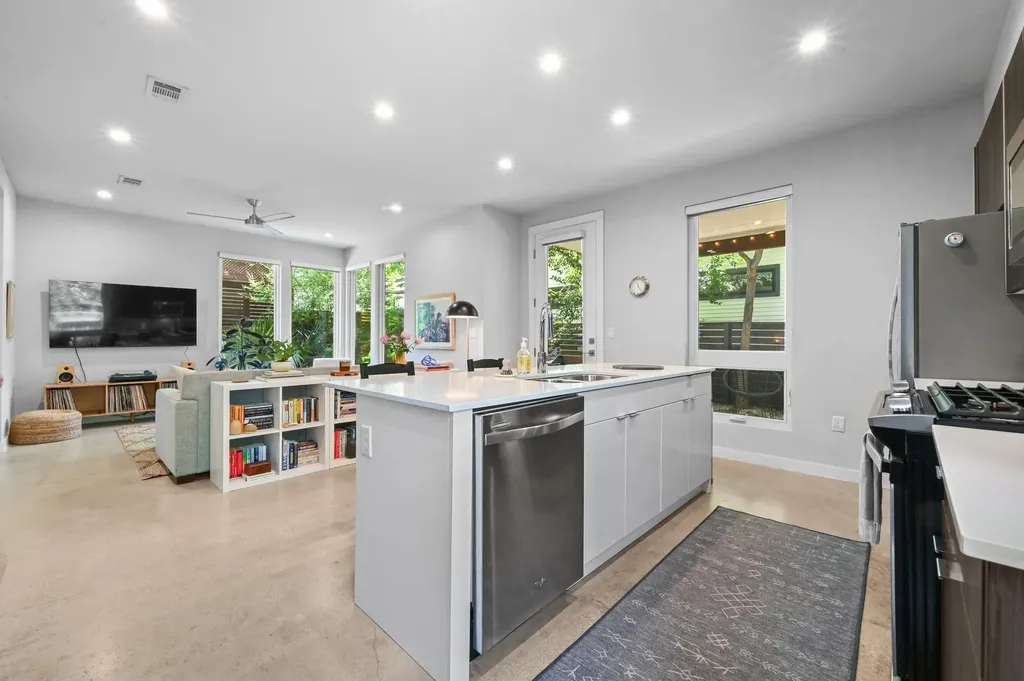 1523 Piedmont Avenue Austin TX 78757
