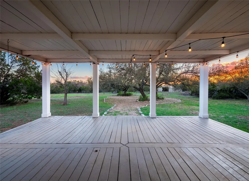 117 Vista Oaks Drive Dripping Springs TX 78620