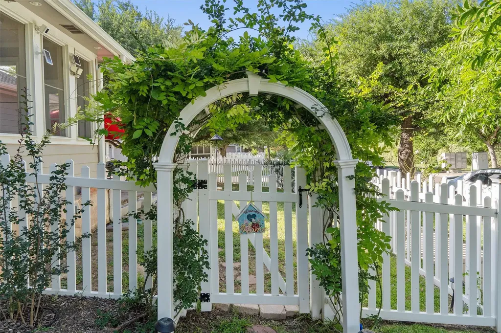 1833 Thompson Trail Round Rock TX 78664