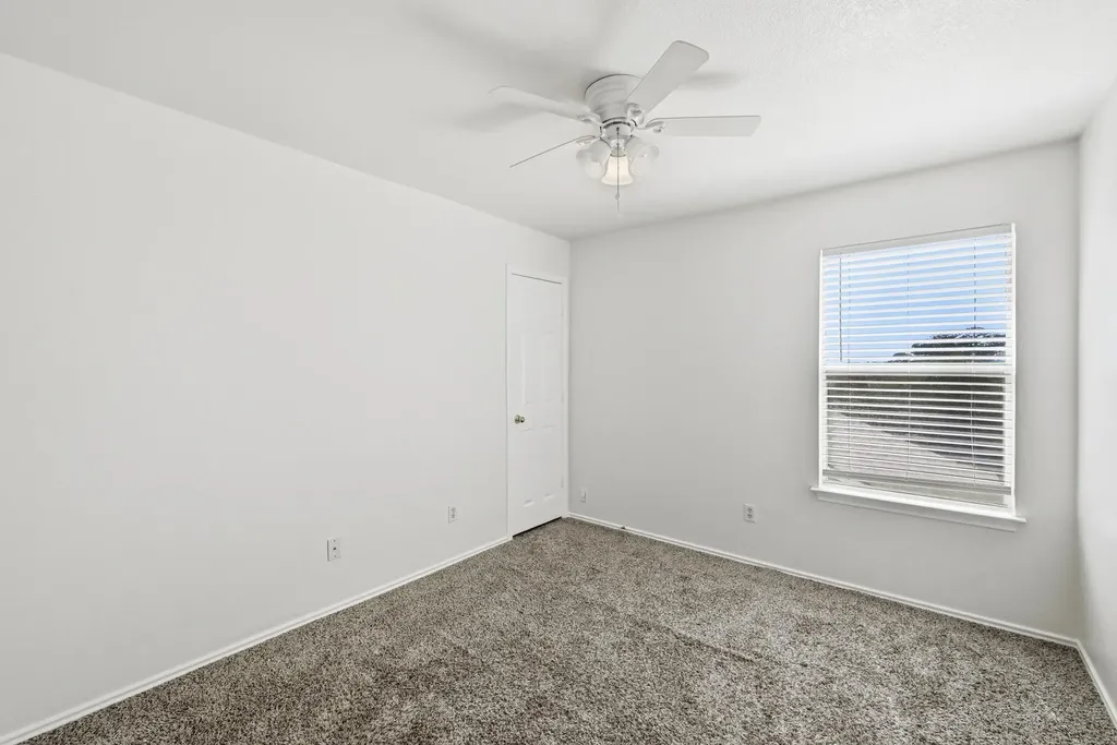 332 Wetzel Kyle TX 78640
