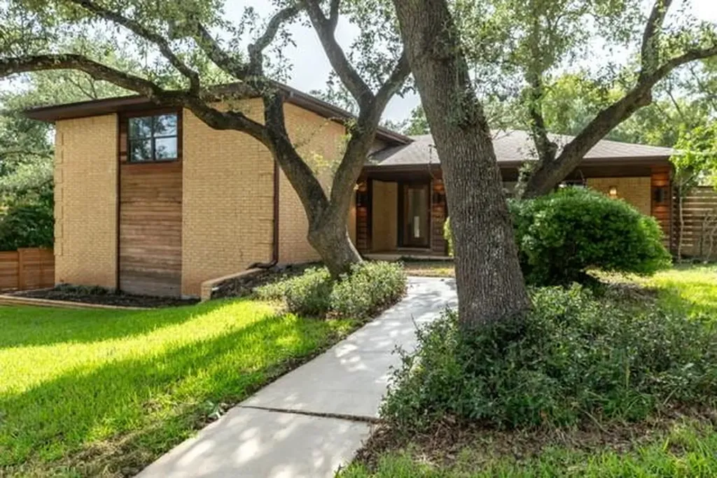 9404 Springwood Drive Austin TX 78750