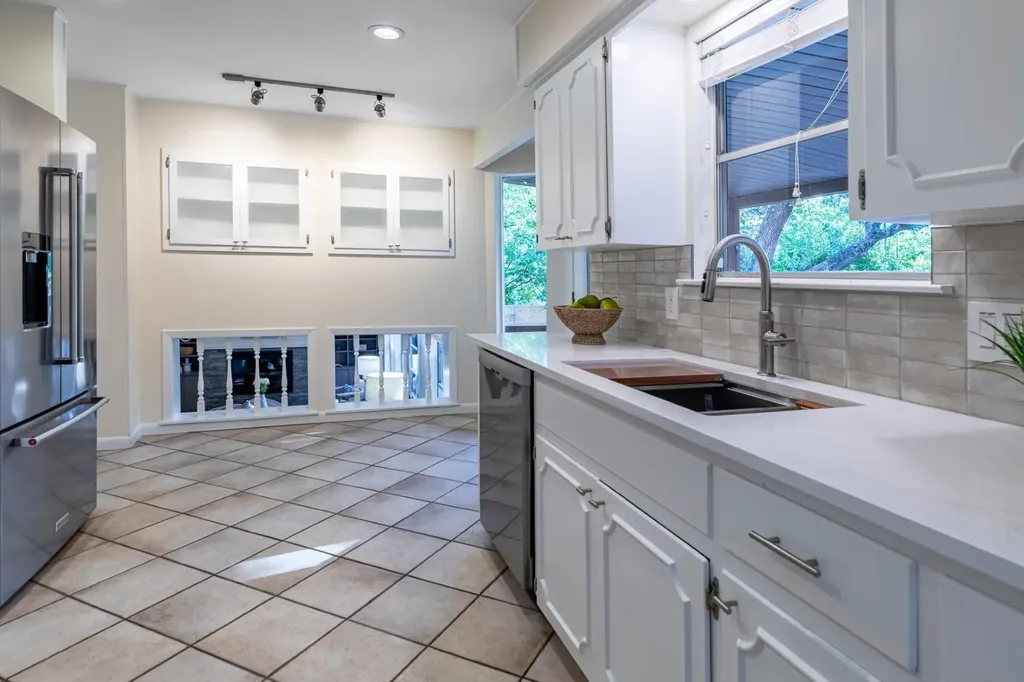 9404 Springwood Drive Austin TX 78750