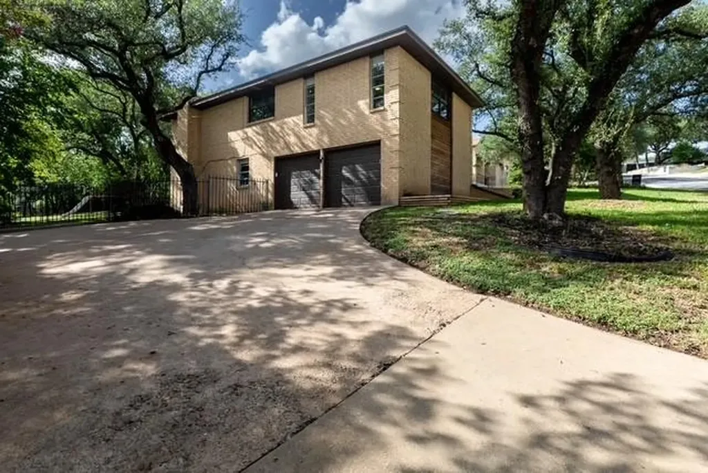 9404 Springwood Drive Austin TX 78750