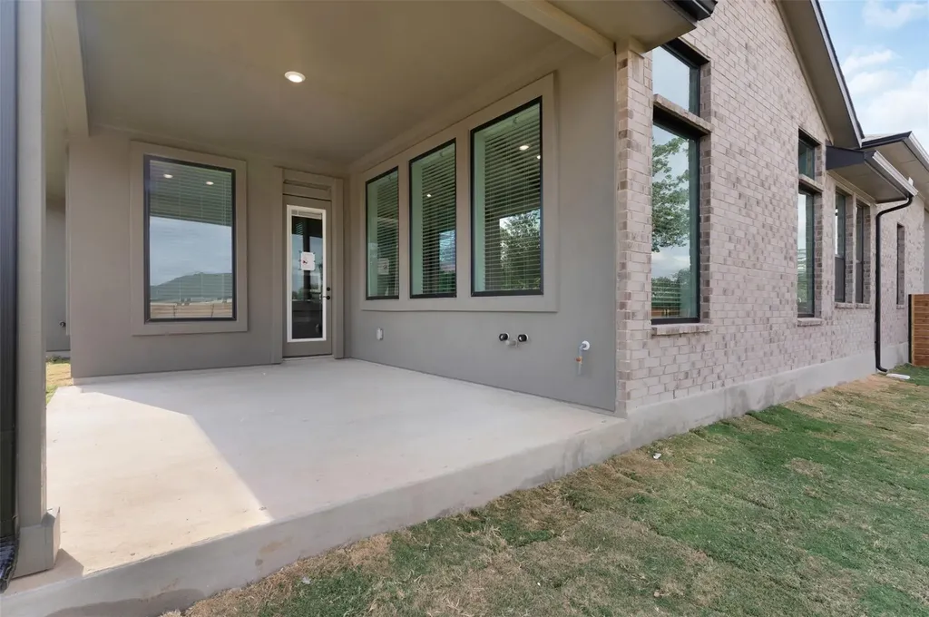 2105 Tobiano Trace Georgetown TX 78633