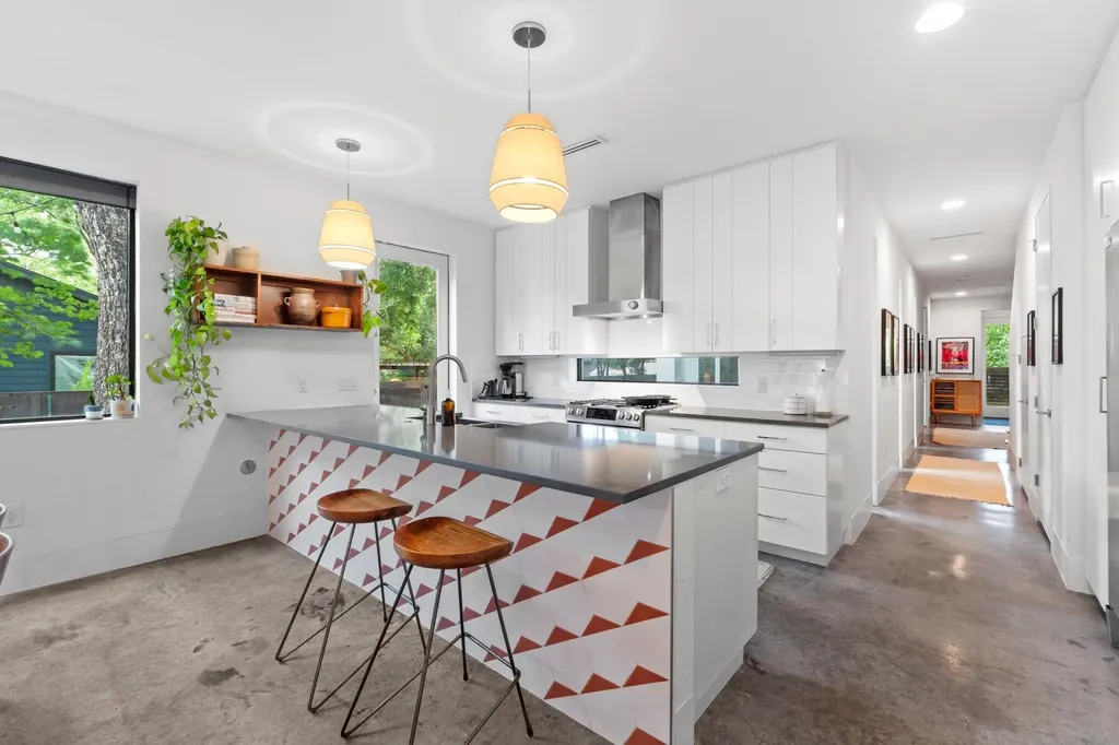 900 Karen Avenue Austin TX 78757