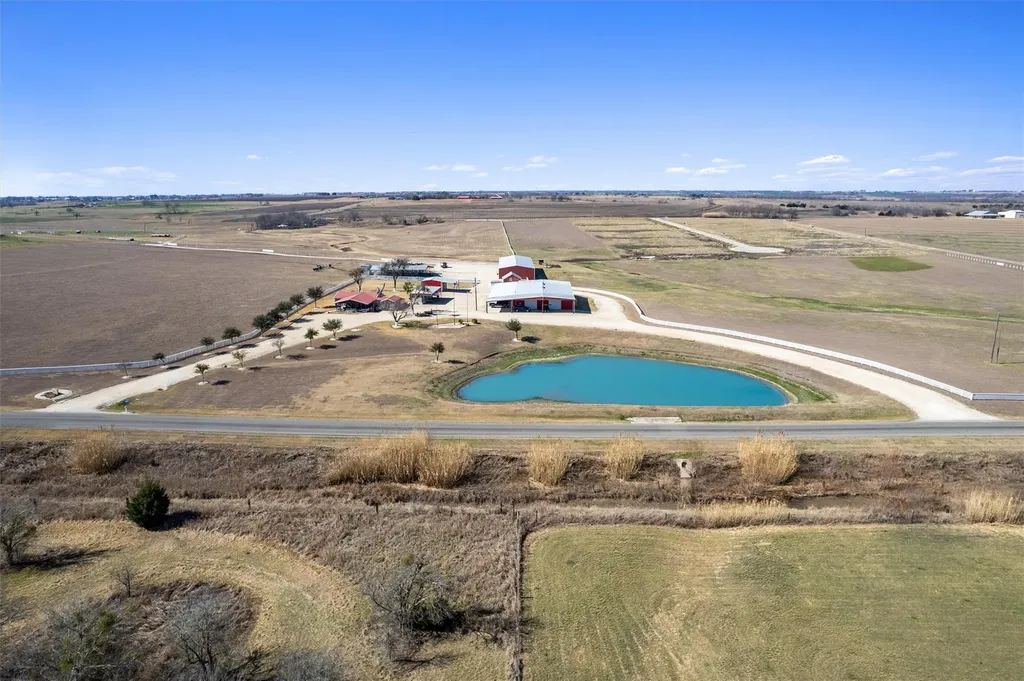 5300A County Road 424 Taylor TX 76574