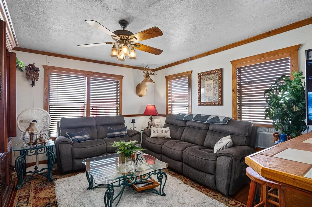 5300A County Road 424 Taylor TX 76574