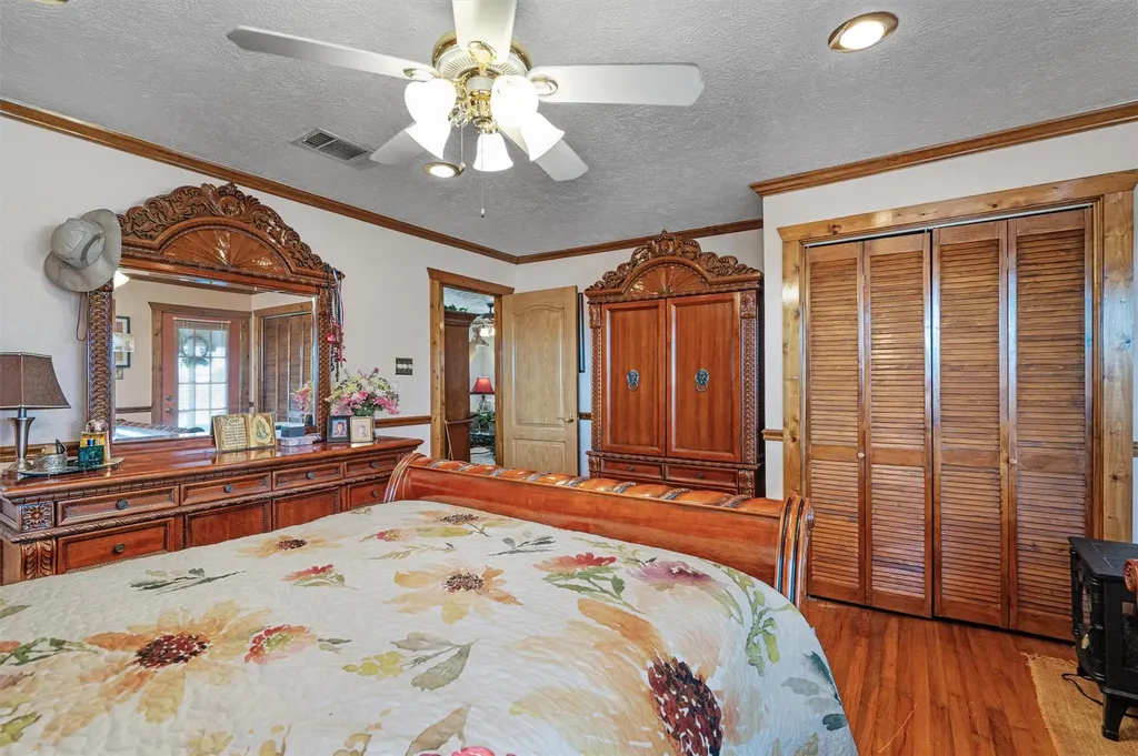 5300A County Road 424 Taylor TX 76574