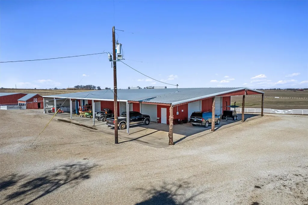 5300A County Road 424 Taylor TX 76574