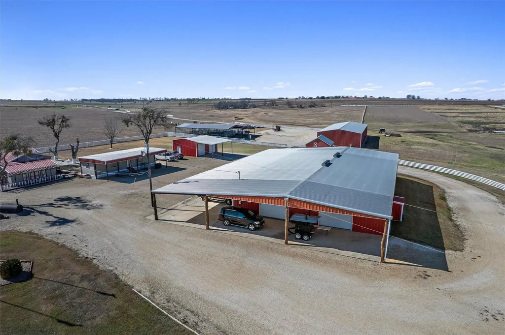 5300A County Road 424 Taylor TX 76574