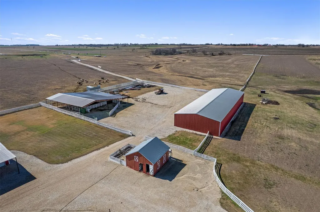 5300A County Road 424 Taylor TX 76574
