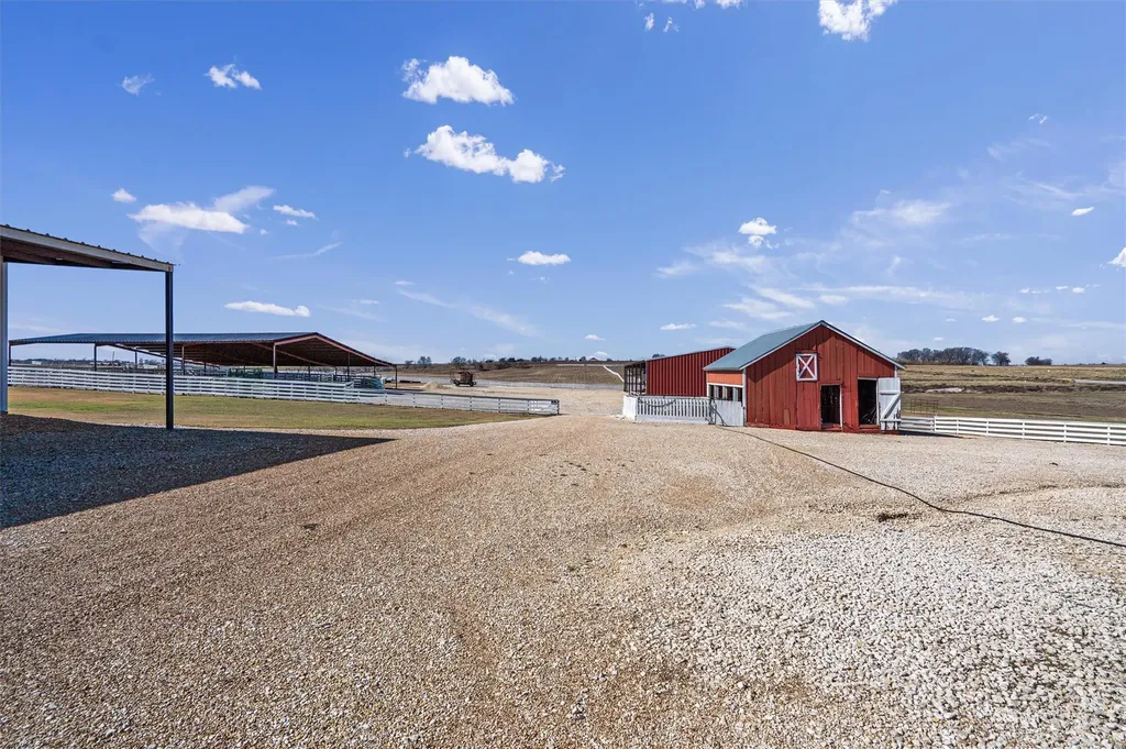 5300A County Road 424 Taylor TX 76574