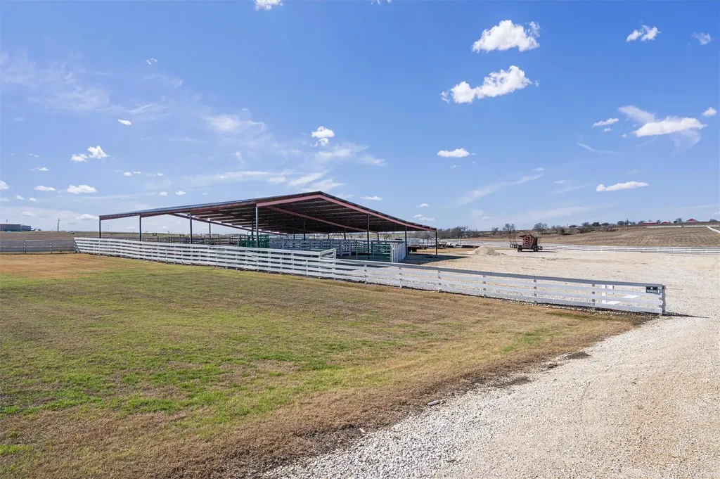 5300A County Road 424 Taylor TX 76574
