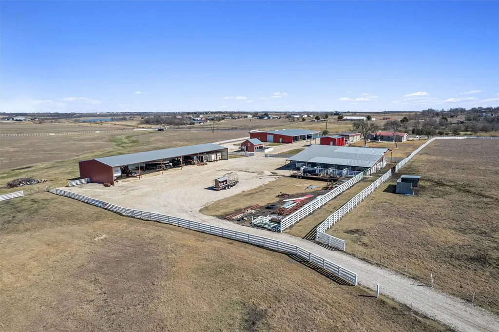 5300A County Road 424 Taylor TX 76574