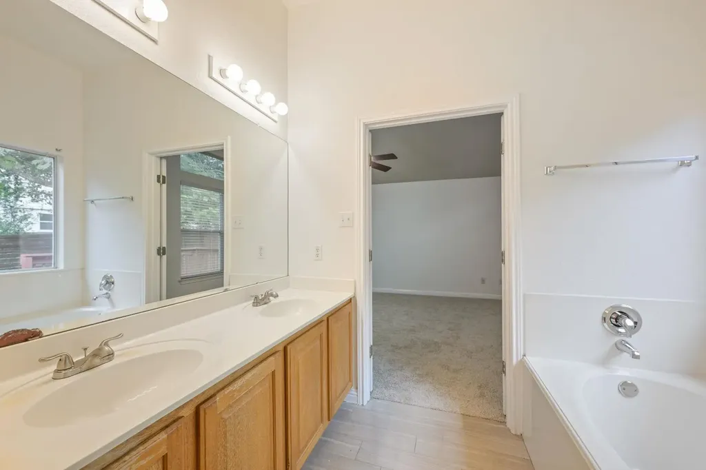 10013 Isle Royale Way Austin TX 78747