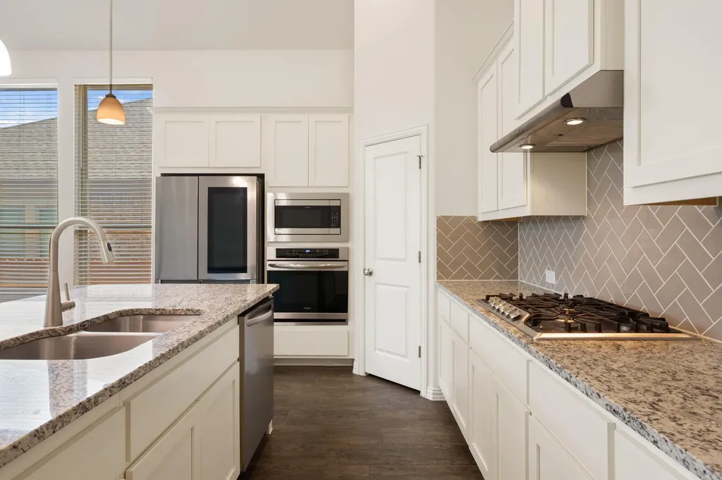 7905 Sunrise Ravine Pass Lago Vista TX 78645