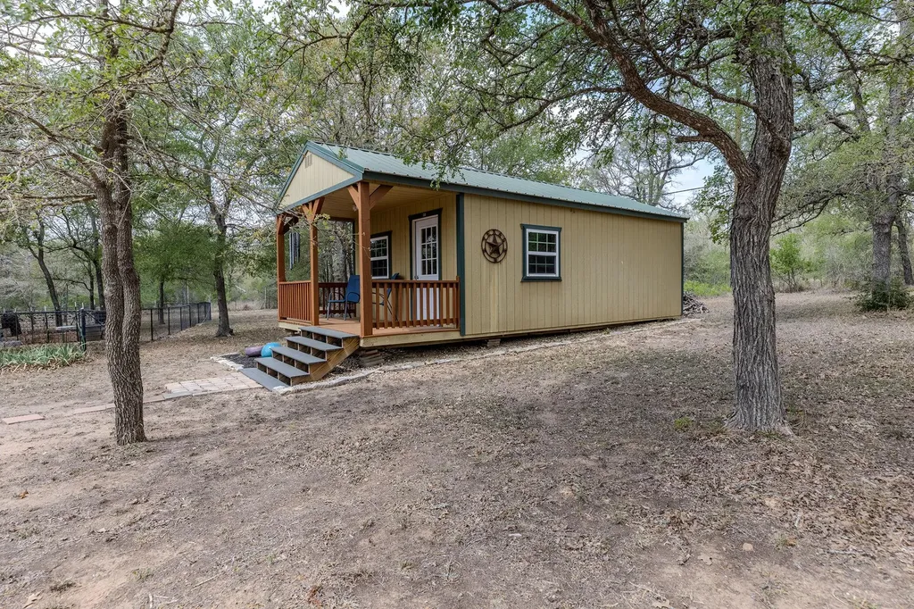 202 The Oaks Boulevard Elgin TX 78621