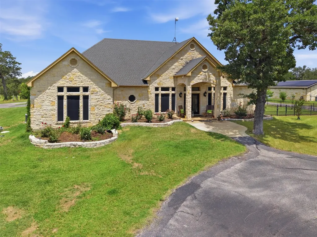 2936 Fm 1704 Elgin TX 78621