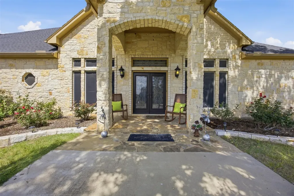 2936 Fm 1704 Elgin TX 78621