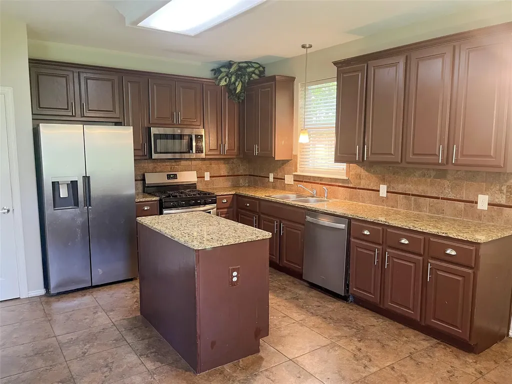 140 Pecanwood S Kyle TX 78640