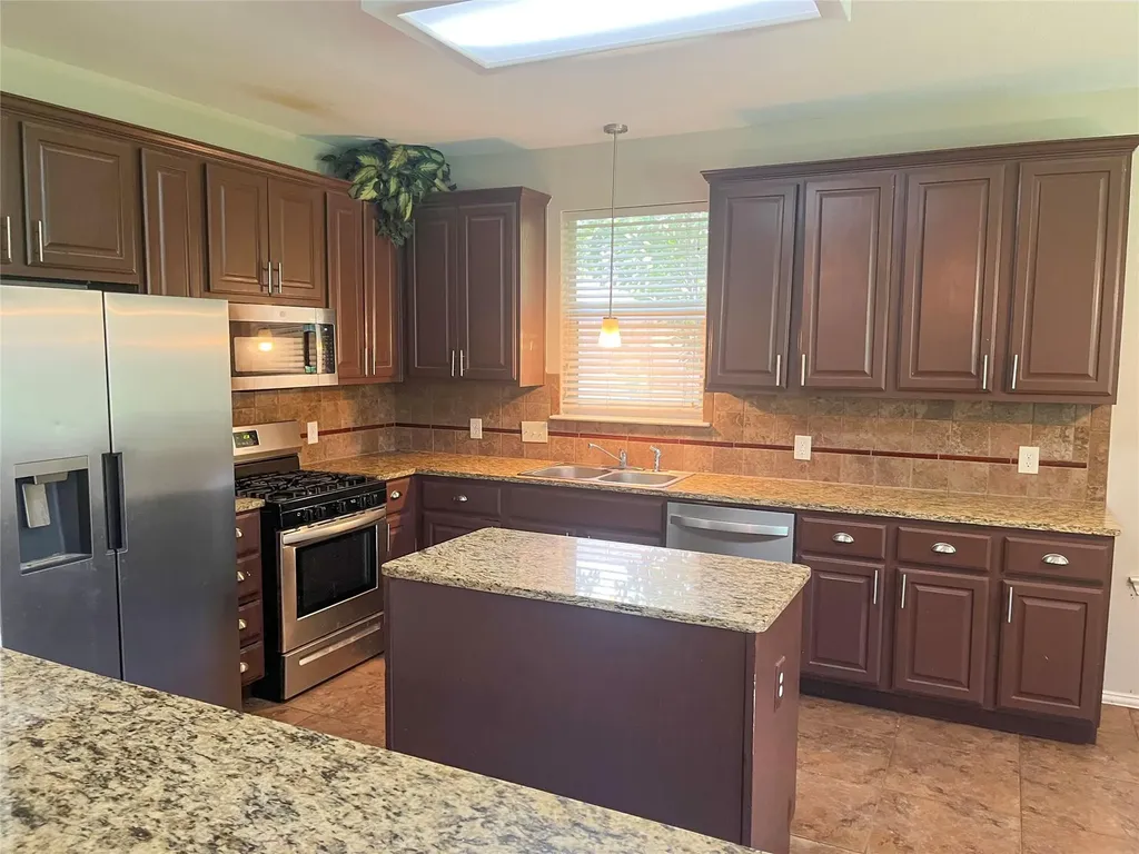 140 Pecanwood S Kyle TX 78640
