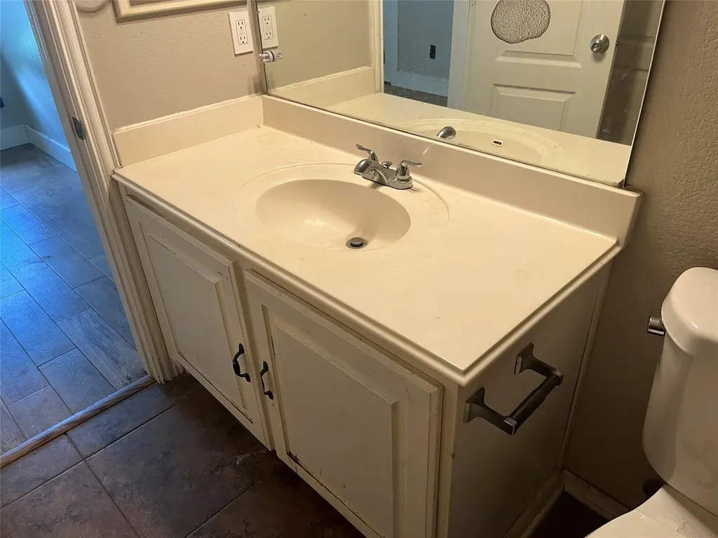 140 Pecanwood S Kyle TX 78640