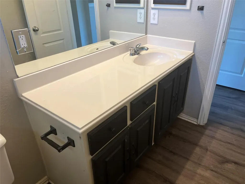 140 Pecanwood S Kyle TX 78640