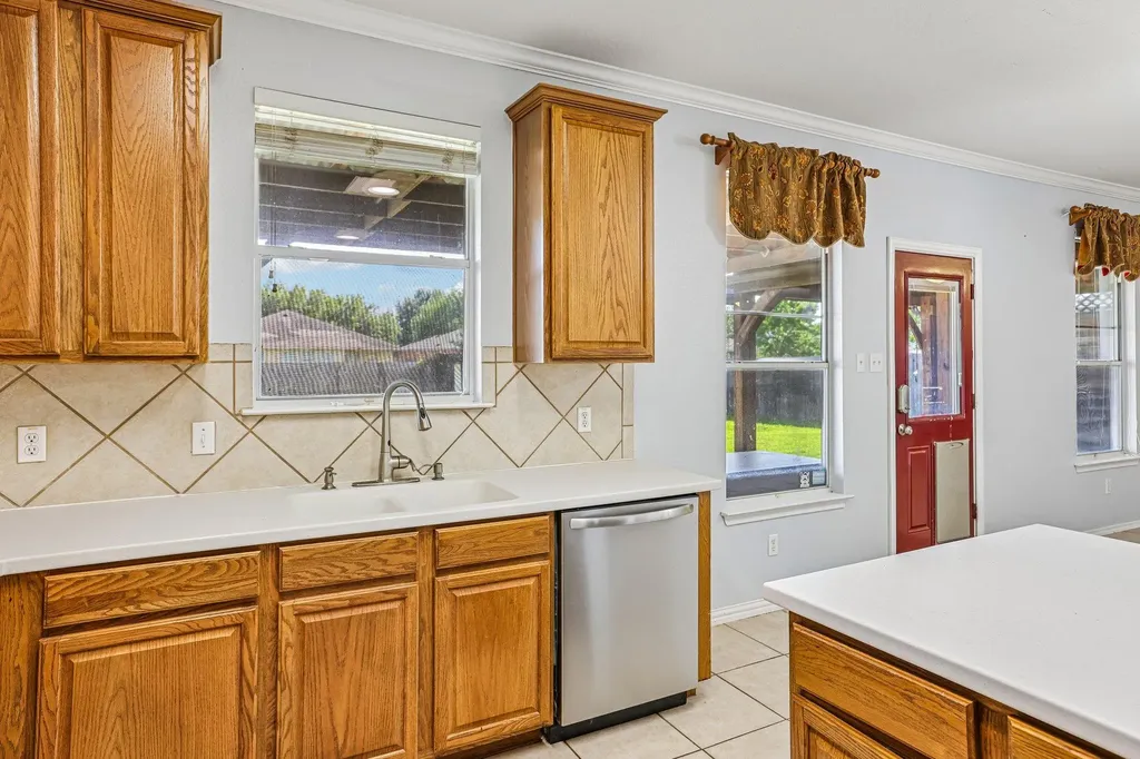 112 Floating Leaf Drive Hutto TX 78634