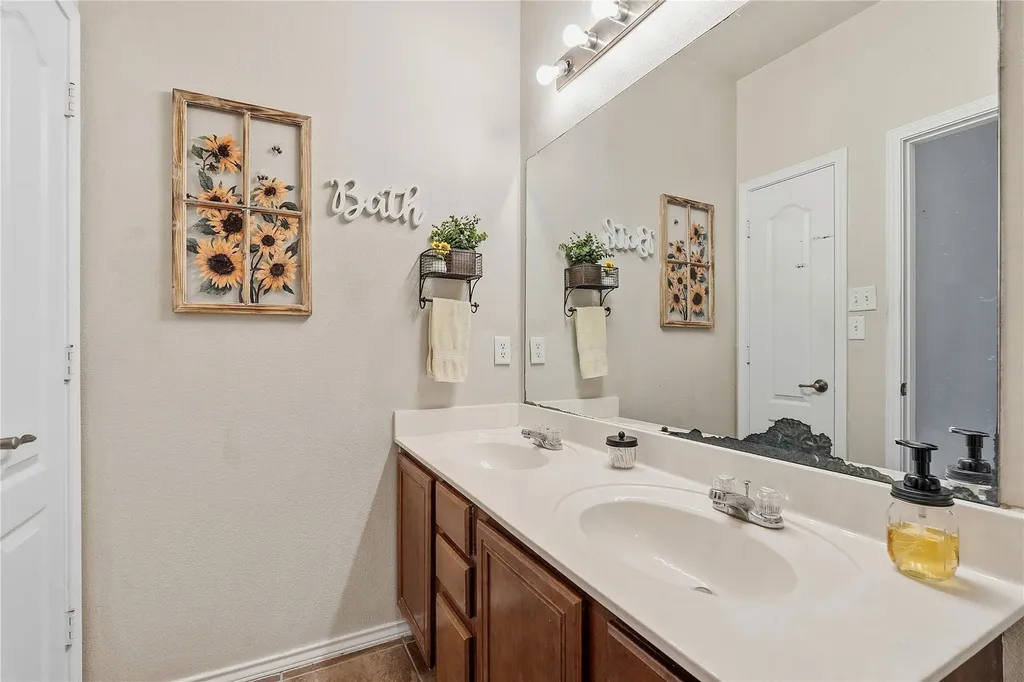 506 Glacier Point Trail Taylor TX 76574