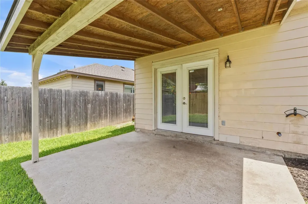 506 Glacier Point Trail Taylor TX 76574