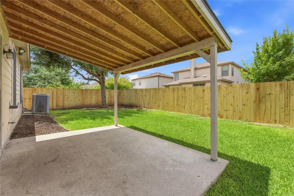 506 Glacier Point Trail Taylor TX 76574