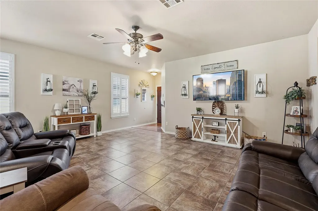 506 Glacier Point Trail Taylor TX 76574