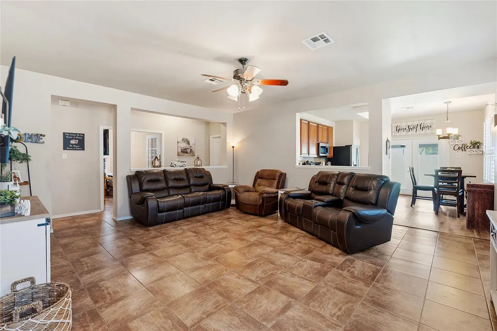 506 Glacier Point Trail Taylor TX 76574