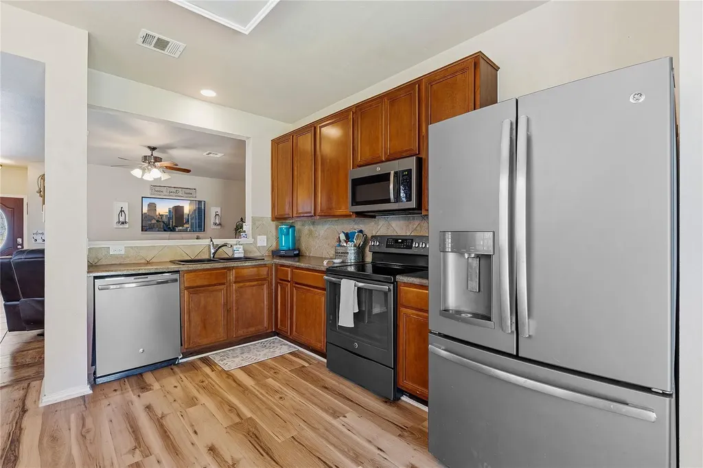 506 Glacier Point Trail Taylor TX 76574
