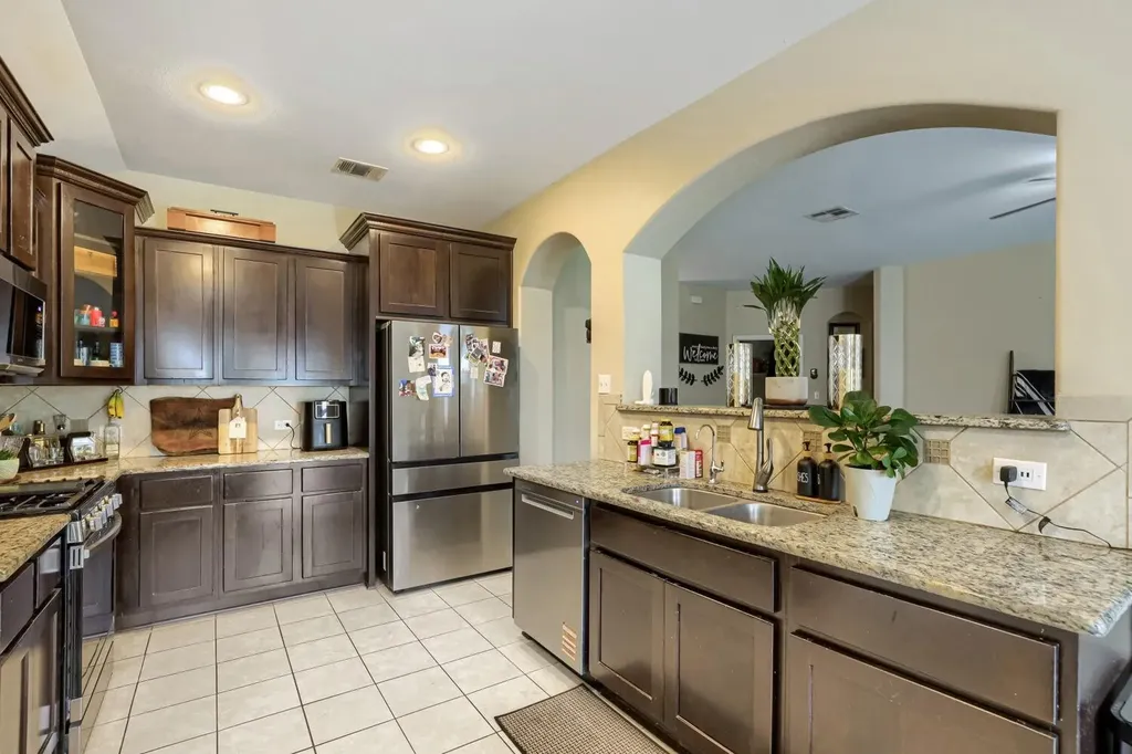 103 Buescher Cove Hutto TX 78634