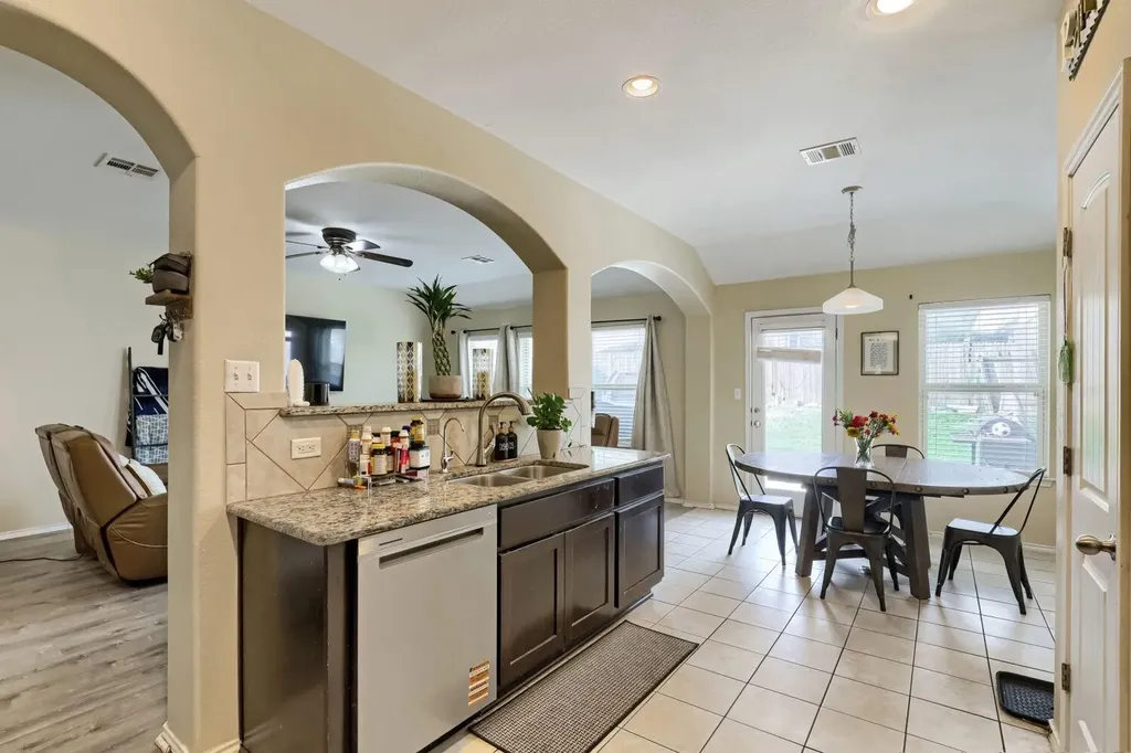 103 Buescher Cove Hutto TX 78634