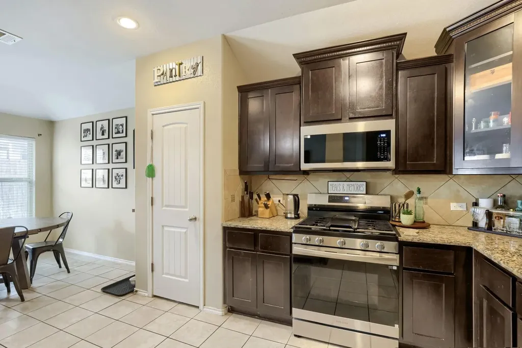 103 Buescher Cove Hutto TX 78634