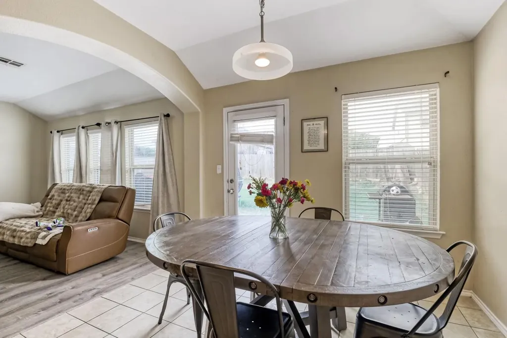 103 Buescher Cove Hutto TX 78634