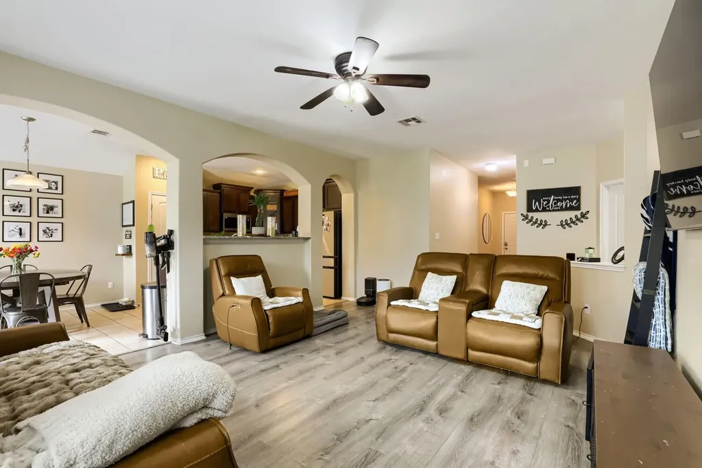 103 Buescher Cove Hutto TX 78634