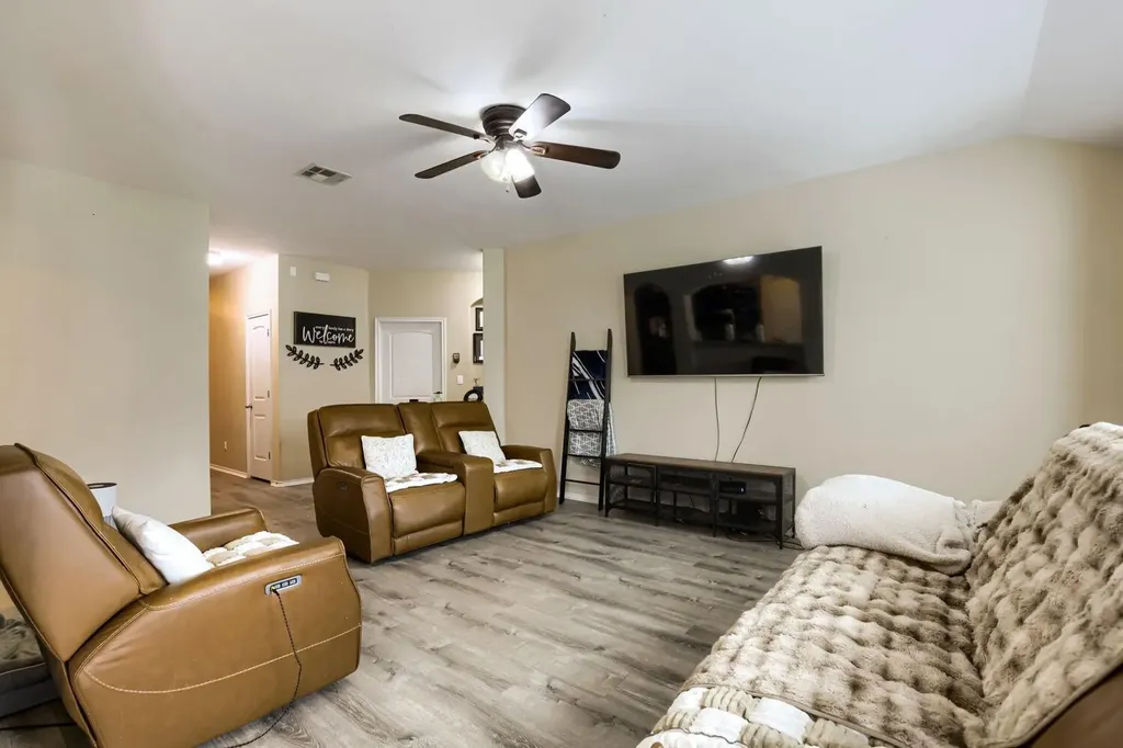 103 Buescher Cove Hutto TX 78634