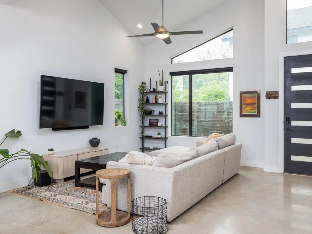 2909 E 3rd Street Austin TX 78702