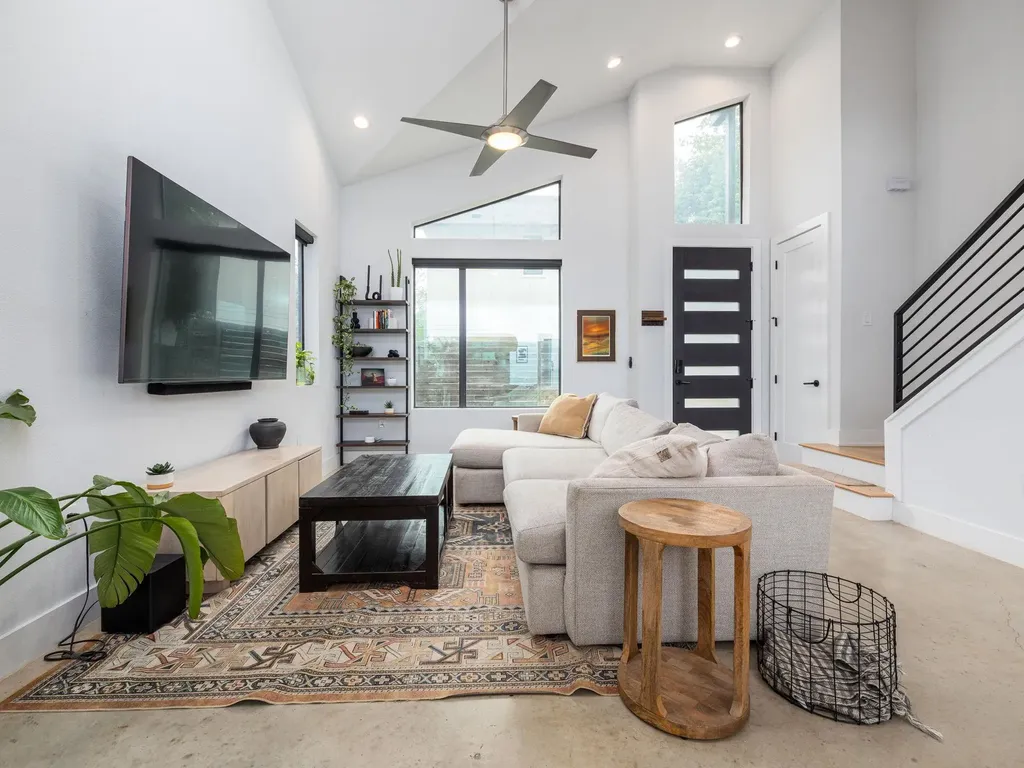 2909 E 3rd Street Austin TX 78702