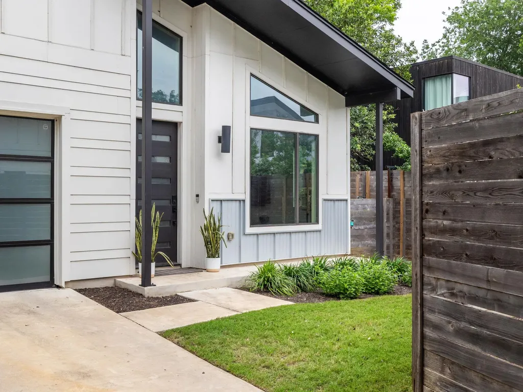 2909 E 3rd Street Austin TX 78702