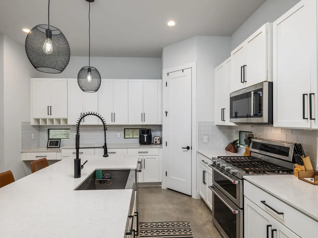 2909 E 3rd Street Austin TX 78702