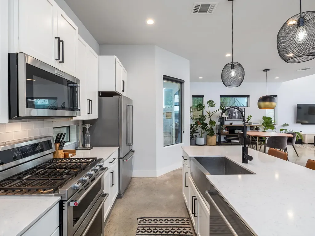 2909 E 3rd Street Austin TX 78702