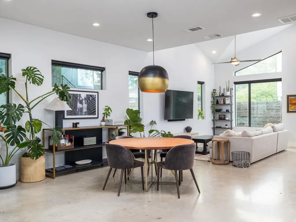 2909 E 3rd Street Austin TX 78702