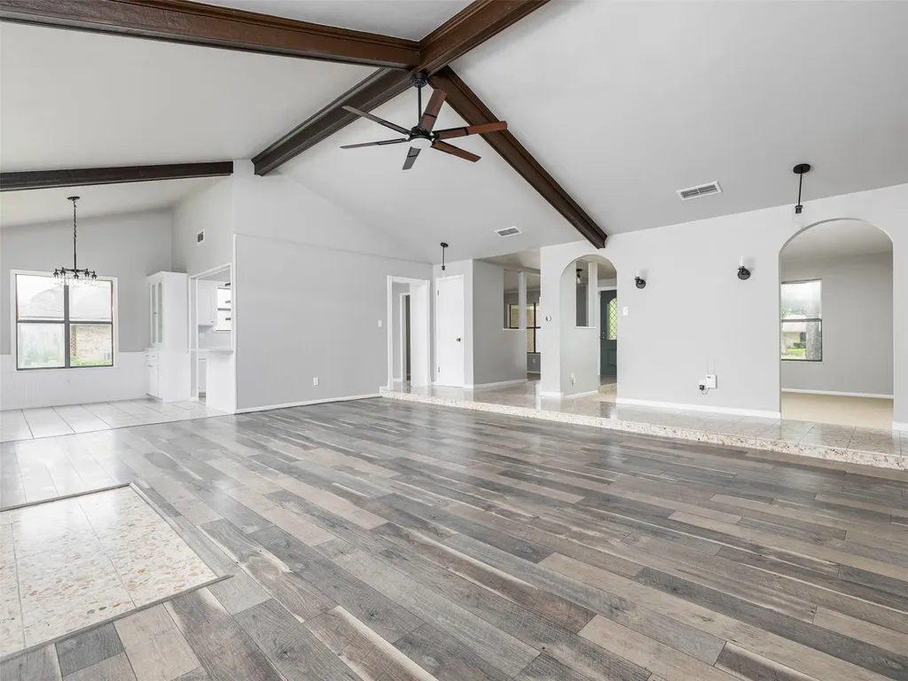 2707 North Drive Taylor TX 76574