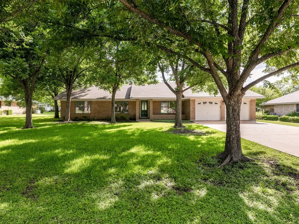 2707 North Drive Taylor TX 76574